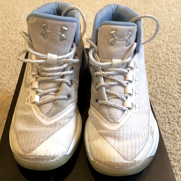 Steph Curry (SC) UNDERARMOUR youth size 5 basketball sneakers. - Picture 2 of 10